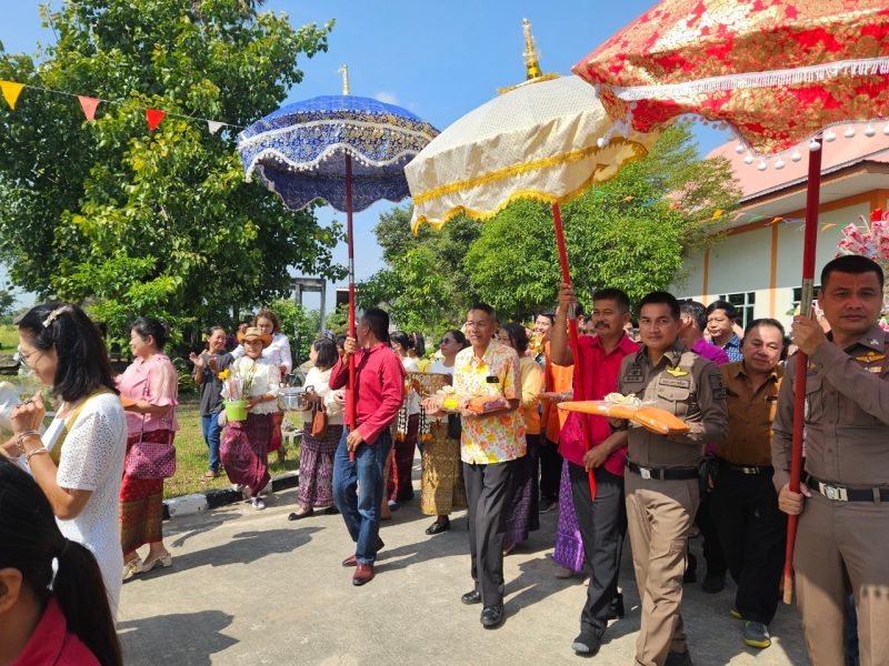 คณะผู้บริหารร่วมงานกฐินอำเภอโนนไทยวัดบ้านแปรง