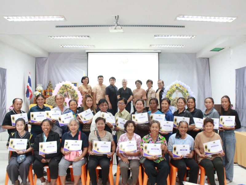 โครงการส่งเสริมอาชีพของประชาชนตำบลสำโรง ประจำปีงบประมาณ พ.ศ. 2569  (หลักสูตรการทำพวงหรีดดอกไม้จันทน์จากใบตาล)